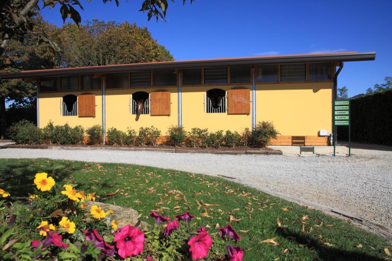 Agriturismo Monsereno Horses Imbersago 外观 照片